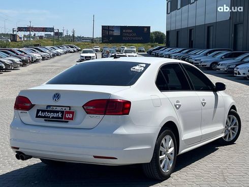 Volkswagen Jetta 2010 белый - фото 9