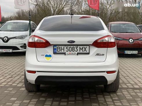 Ford Fiesta 2015 - фото 16