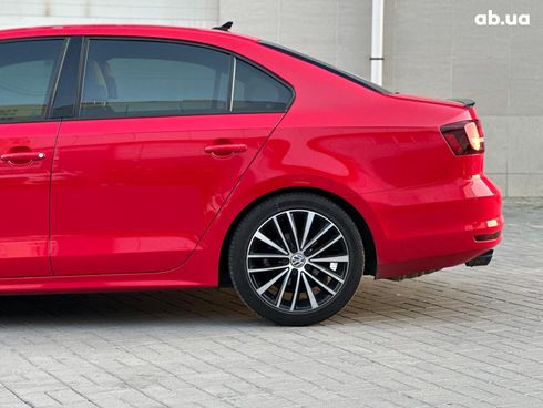 Volkswagen Jetta 2016 красный - фото 6