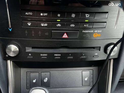 Lexus IS 2017 - фото 15