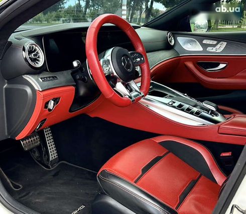 Mercedes-Benz AMG GT 4 2019 - фото 15