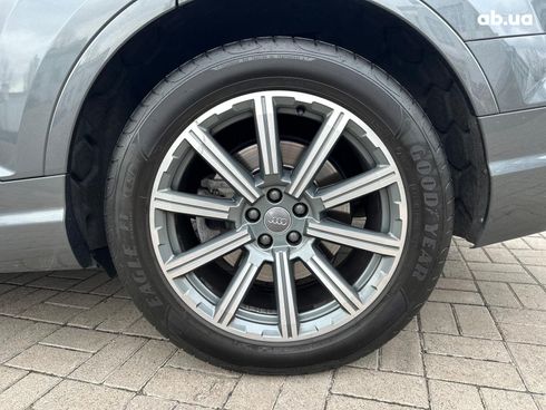 Audi Q7 2018 серый - фото 13