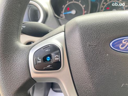 Ford Fiesta 2018 белый - фото 50