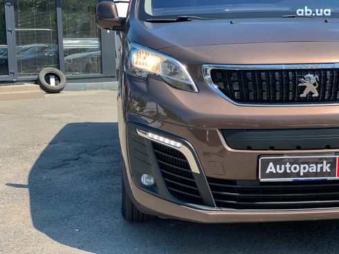 Peugeot Traveller 2017 коричневый - фото 10