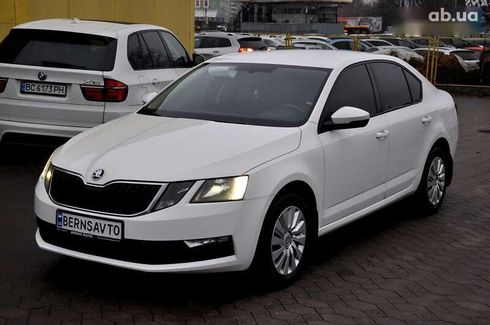 Skoda Octavia 2017 - фото 25