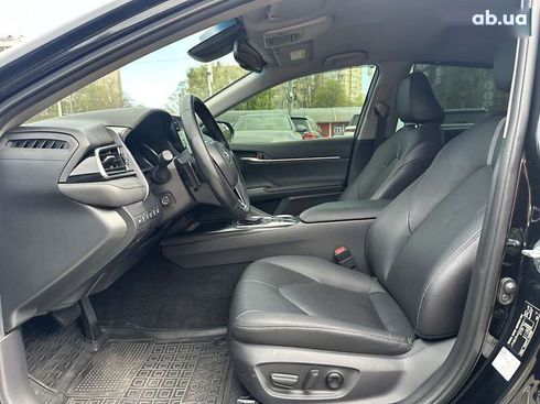 Toyota Camry 2021 - фото 18