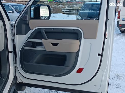 Land Rover Defender 2021 белый - фото 36