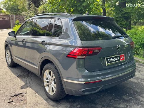 Volkswagen Tiguan 2021 серый - фото 6