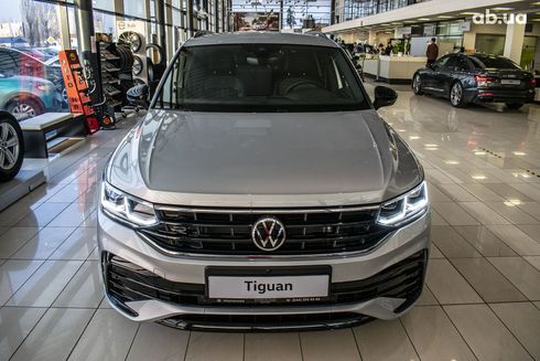 Volkswagen Tiguan 2023 серебристый - фото 4
