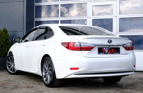 Lexus ES 2015 белый - фото 4