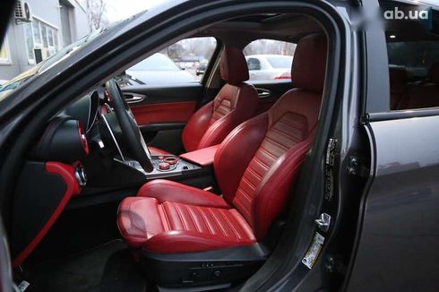 Alfa Romeo Giulia 2017 - фото 9
