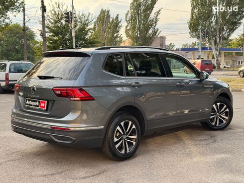 Volkswagen Tiguan 2023 серый - фото 5