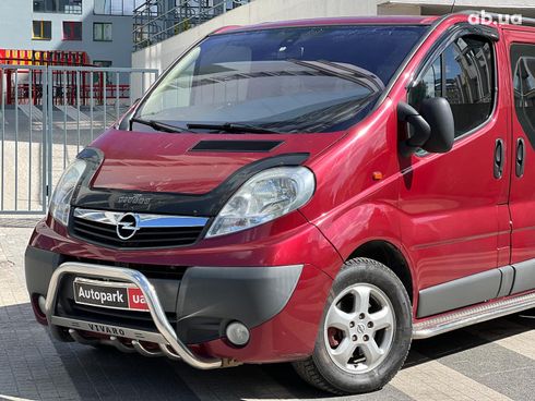 Opel Vivaro 2009 красный - фото 3