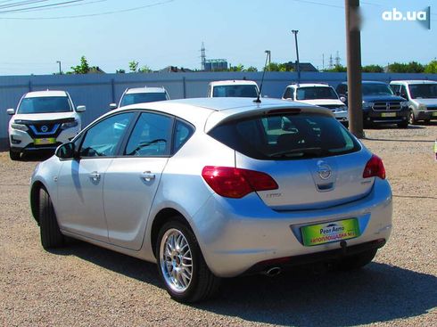 Opel Astra 2010 - фото 2