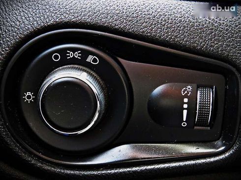 Jeep Renegade 2017 - фото 8