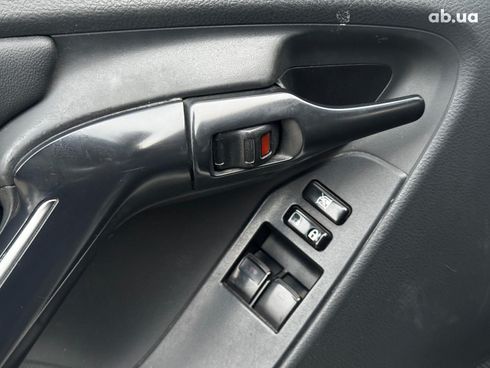 Toyota Avensis Verso 2014 белый - фото 10