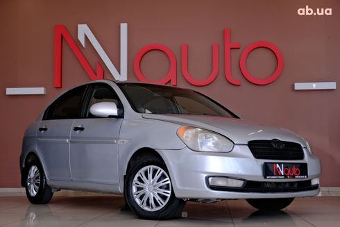 Hyundai Accent 2009 серебристый - фото 4