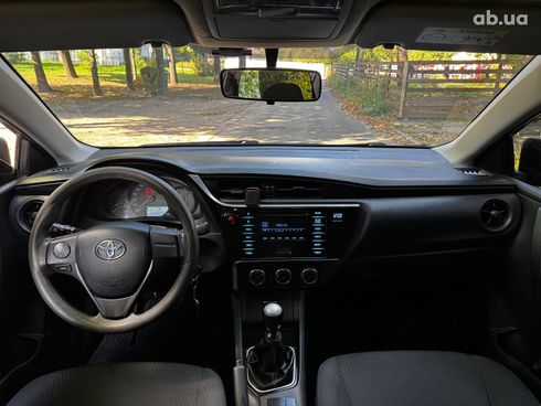 Toyota Corolla 2017 серый - фото 22
