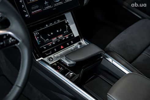 Audi Q8 e-tron 2023 синий - фото 13