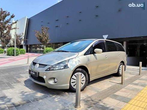 Mitsubishi Grandis 2007 - фото 9