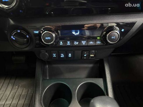 Toyota Hilux 2018 - фото 27