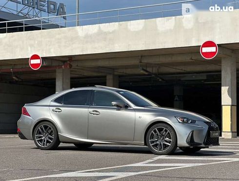 Lexus IS 2018 - фото 13