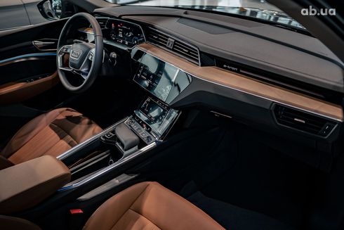 Audi Q8 e-tron 2023 коричневый - фото 10