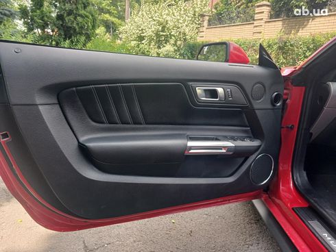 Ford Mustang 2019 красный - фото 9