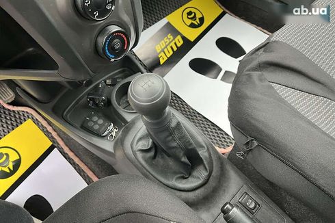 Toyota Yaris 2010 - фото 13