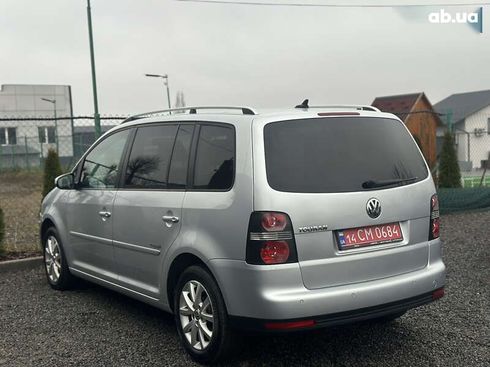 Volkswagen Touran 2010 - фото 12