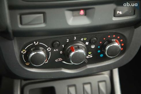 Renault Duster 2016 - фото 17