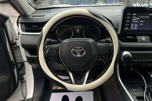 Toyota RAV4 2019 - фото 19