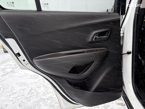 Chevrolet Trax 2016 белый - фото 39