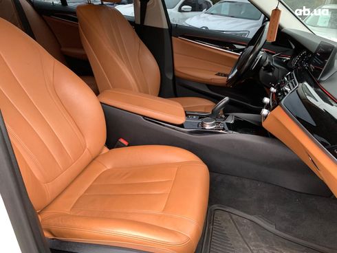 BMW 5 серия 2017 белый - фото 37