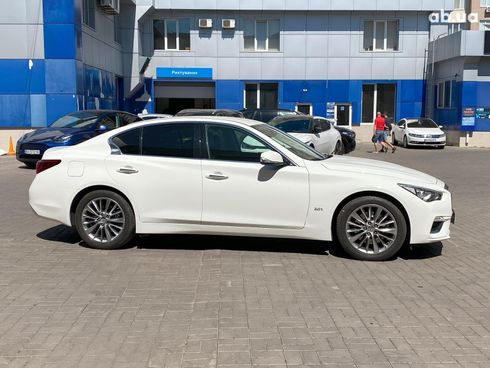 Infiniti Q50 2018 белый - фото 11