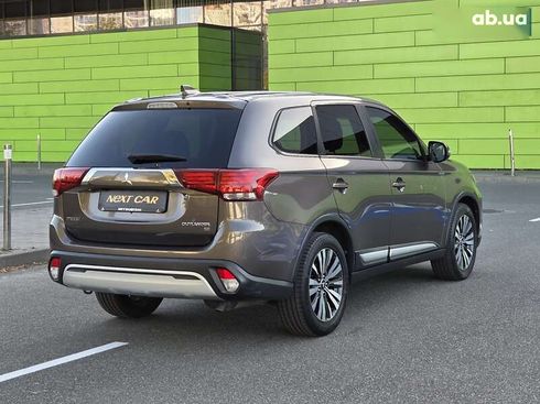 Mitsubishi Outlander 2018 - фото 8