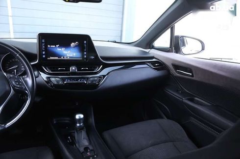 Toyota C-HR 2017 - фото 13