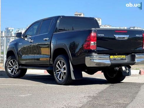 Toyota Hilux 2017 - фото 2