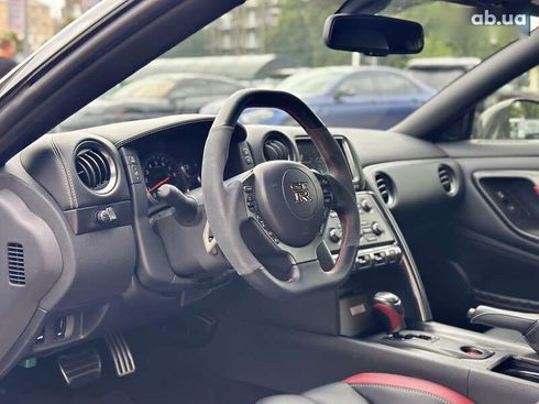 Nissan GT-R 2013 - фото 20