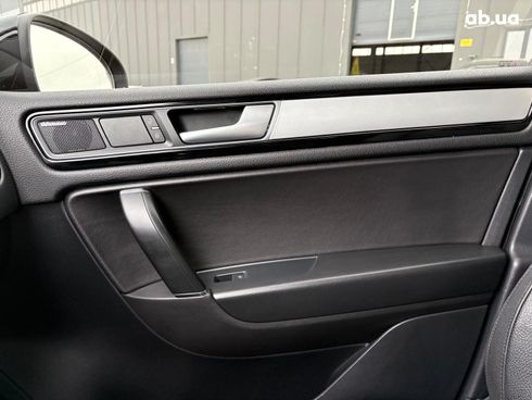 Volkswagen Touareg 2015 черный - фото 30