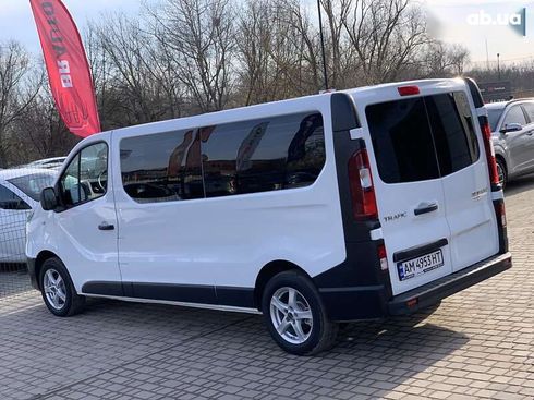 Renault Trafic 2019 - фото 19