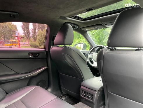 Lexus IS 2016 белый - фото 19