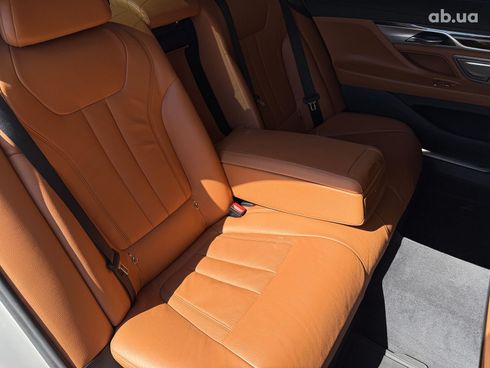 BMW 7 серия 2019 белый - фото 16