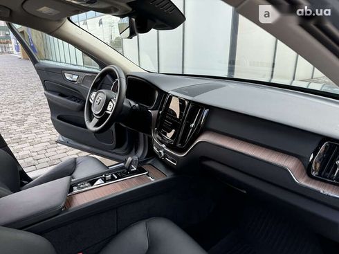 Volvo XC60 2023 - фото 18