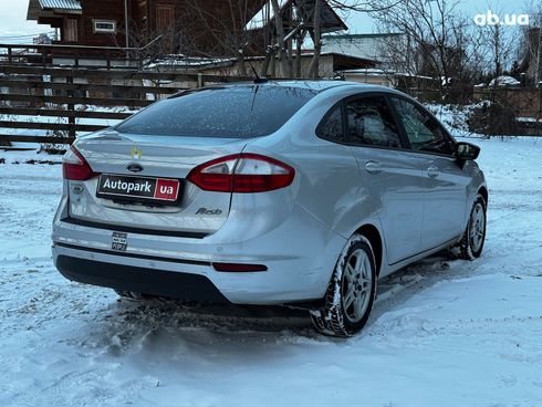 Ford Fiesta 2016 серый - фото 6