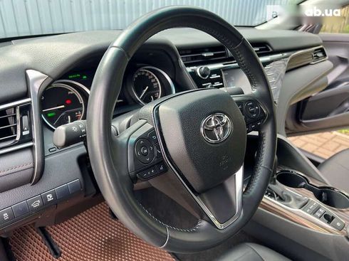 Toyota Camry 2020 - фото 25