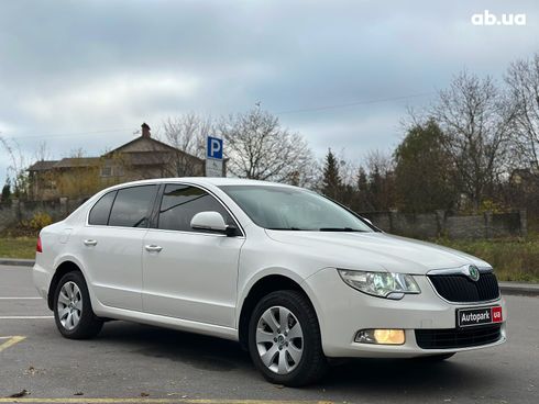 Skoda Superb 2012 белый - фото 8