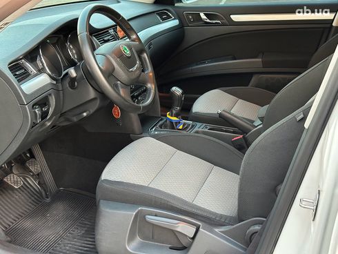 Skoda Superb 2012 белый - фото 13