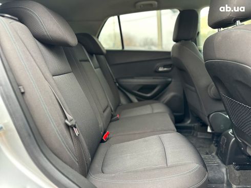 Chevrolet Trax 2016 серый - фото 15