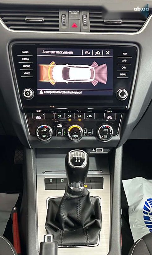 Skoda Octavia 2018 - фото 15